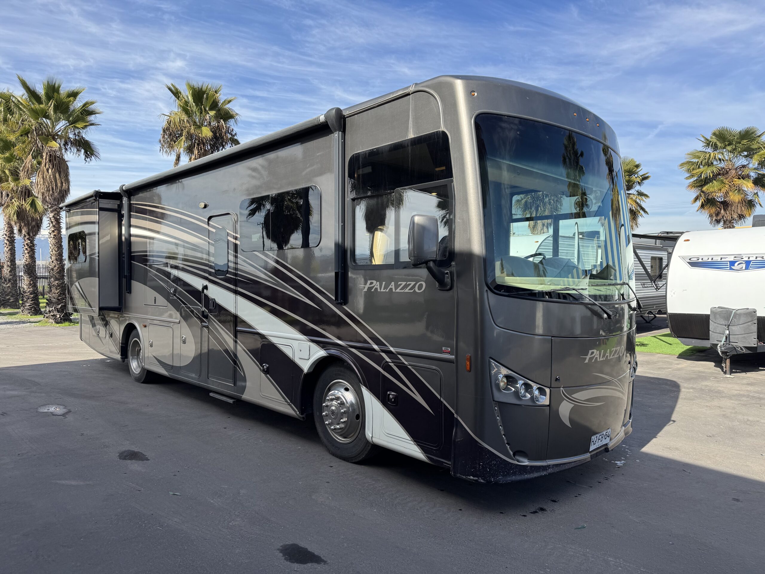 2016 Palazzo 33.3 by Thor Motor Coach