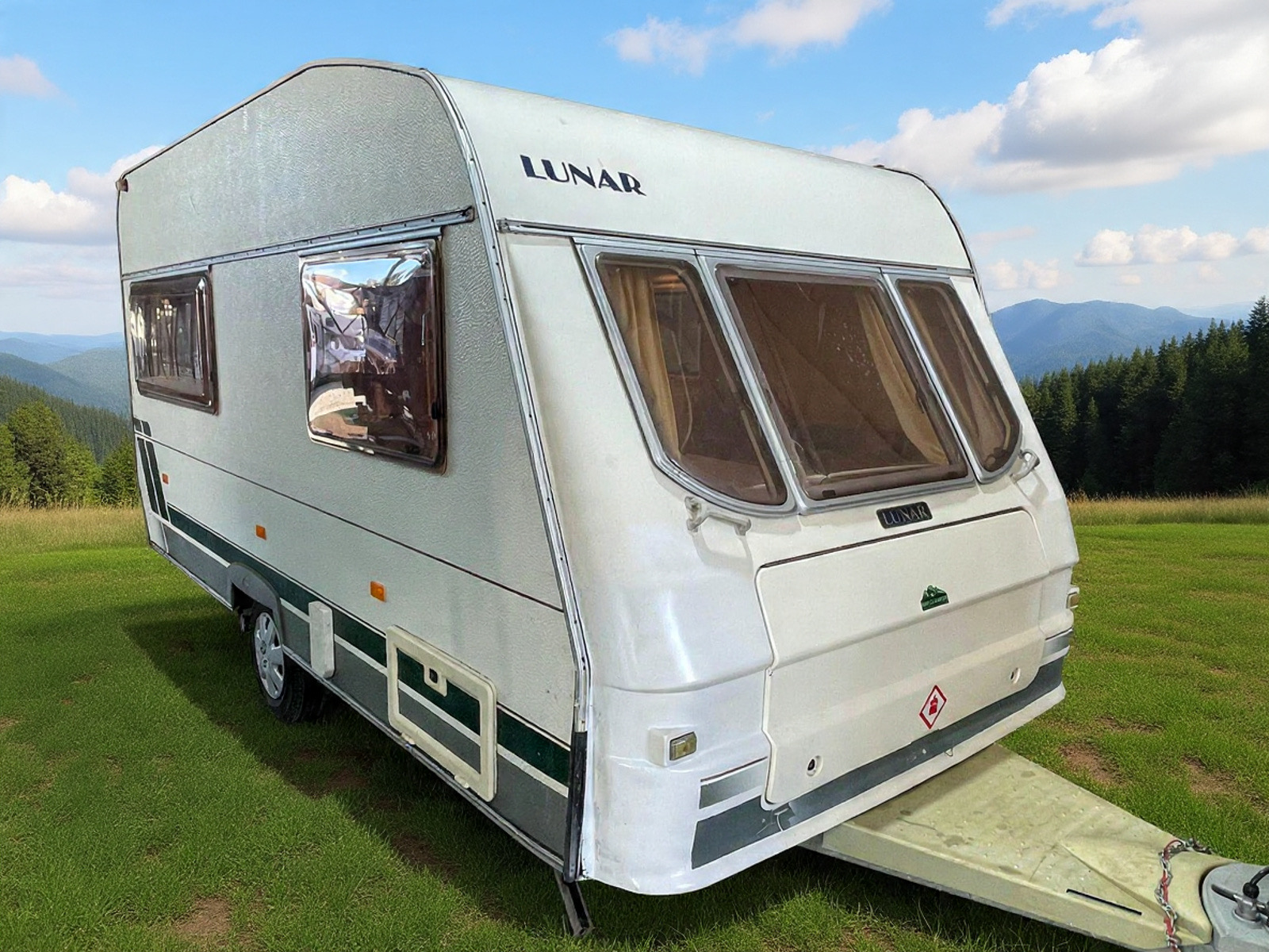 2001 Lunar Chateau 490