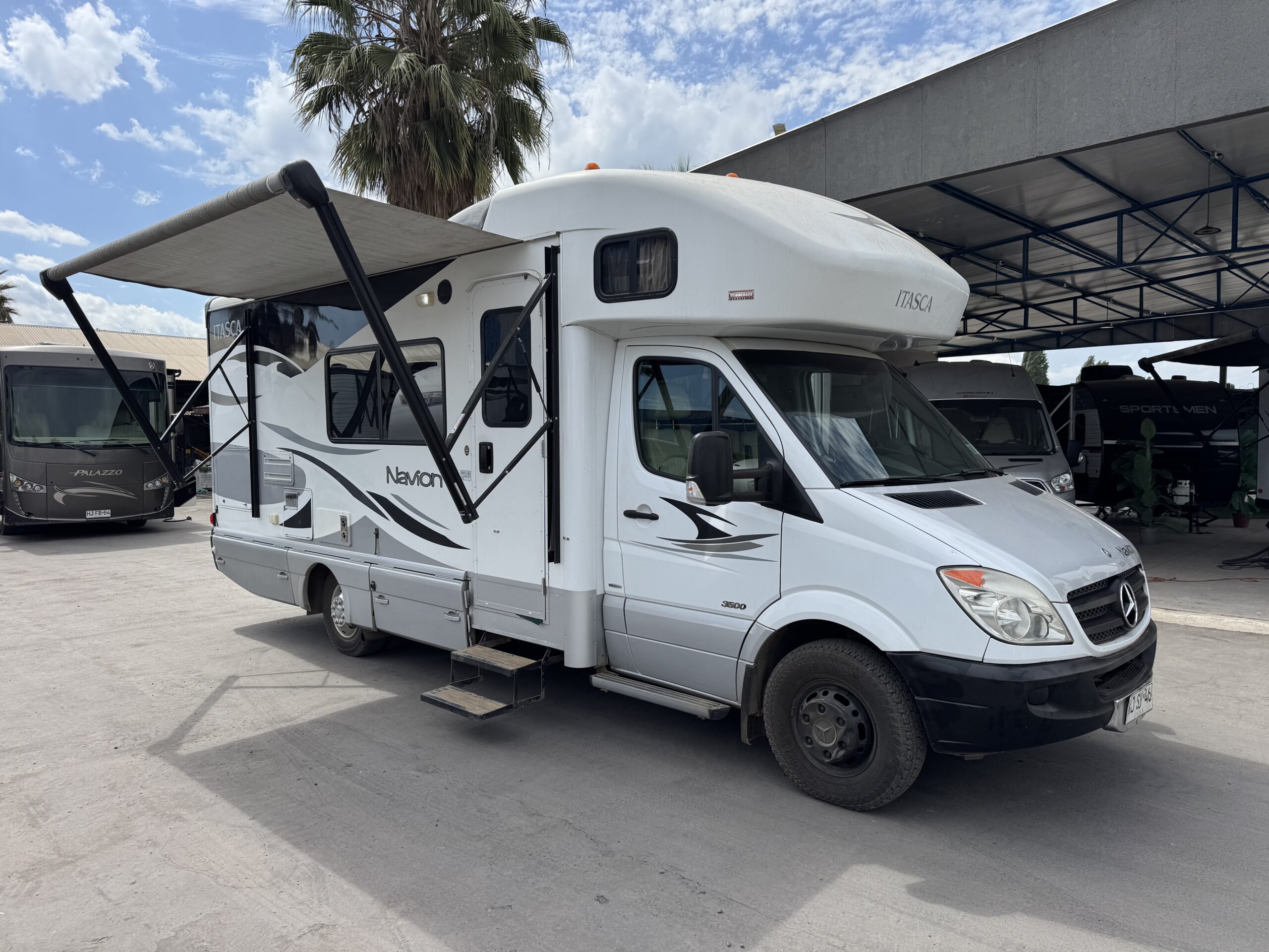 2011 Mercedes-Benz Winnebago Itasca Navion