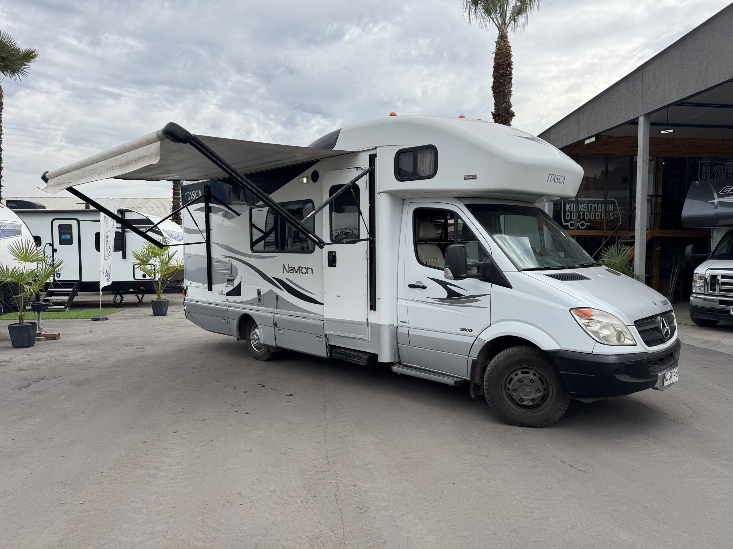 2011 Mercedes-Benz Winnebago Itasca Navion