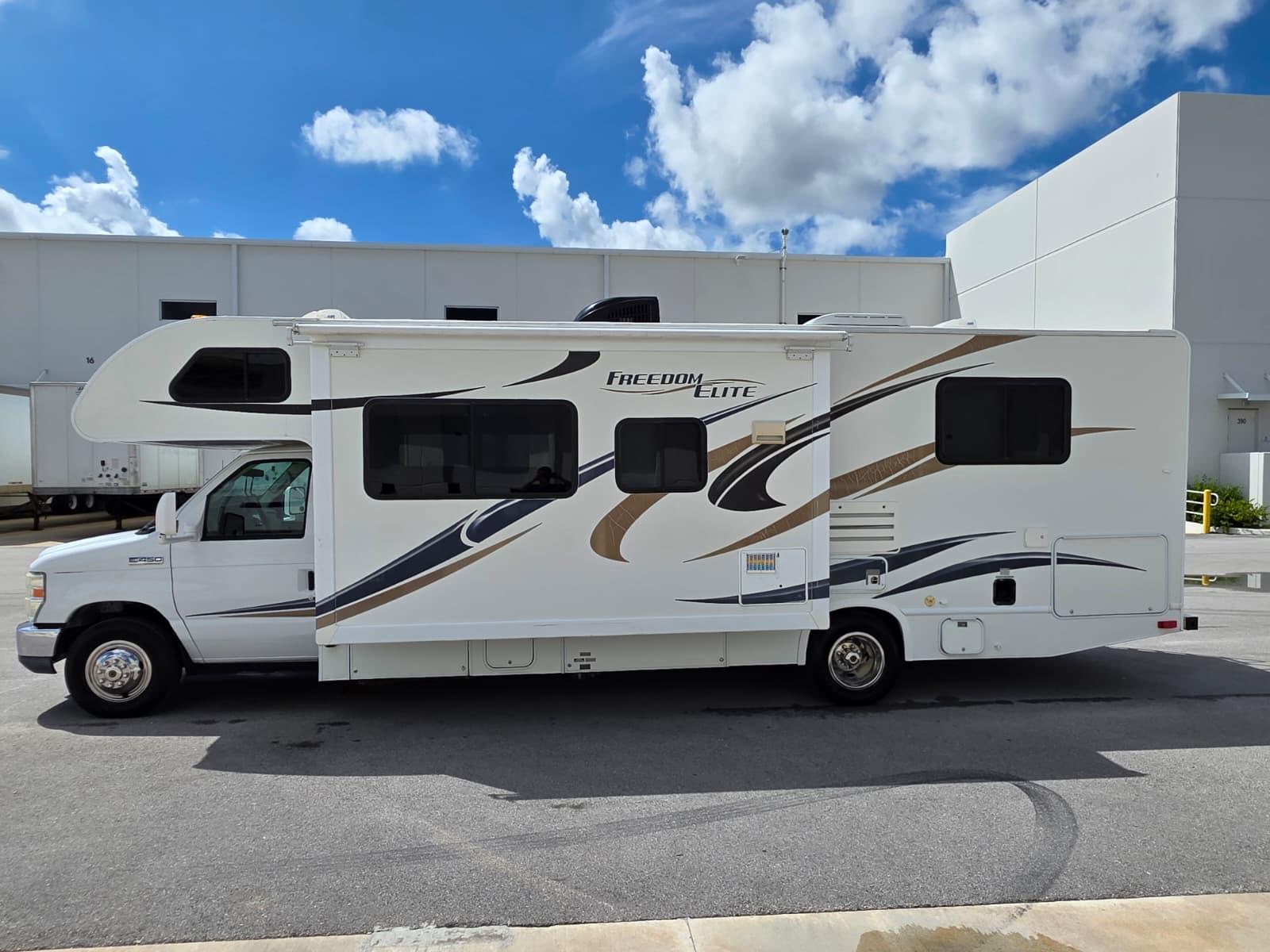 2014 Ford E-450 Freedom Elite - Imagen 4