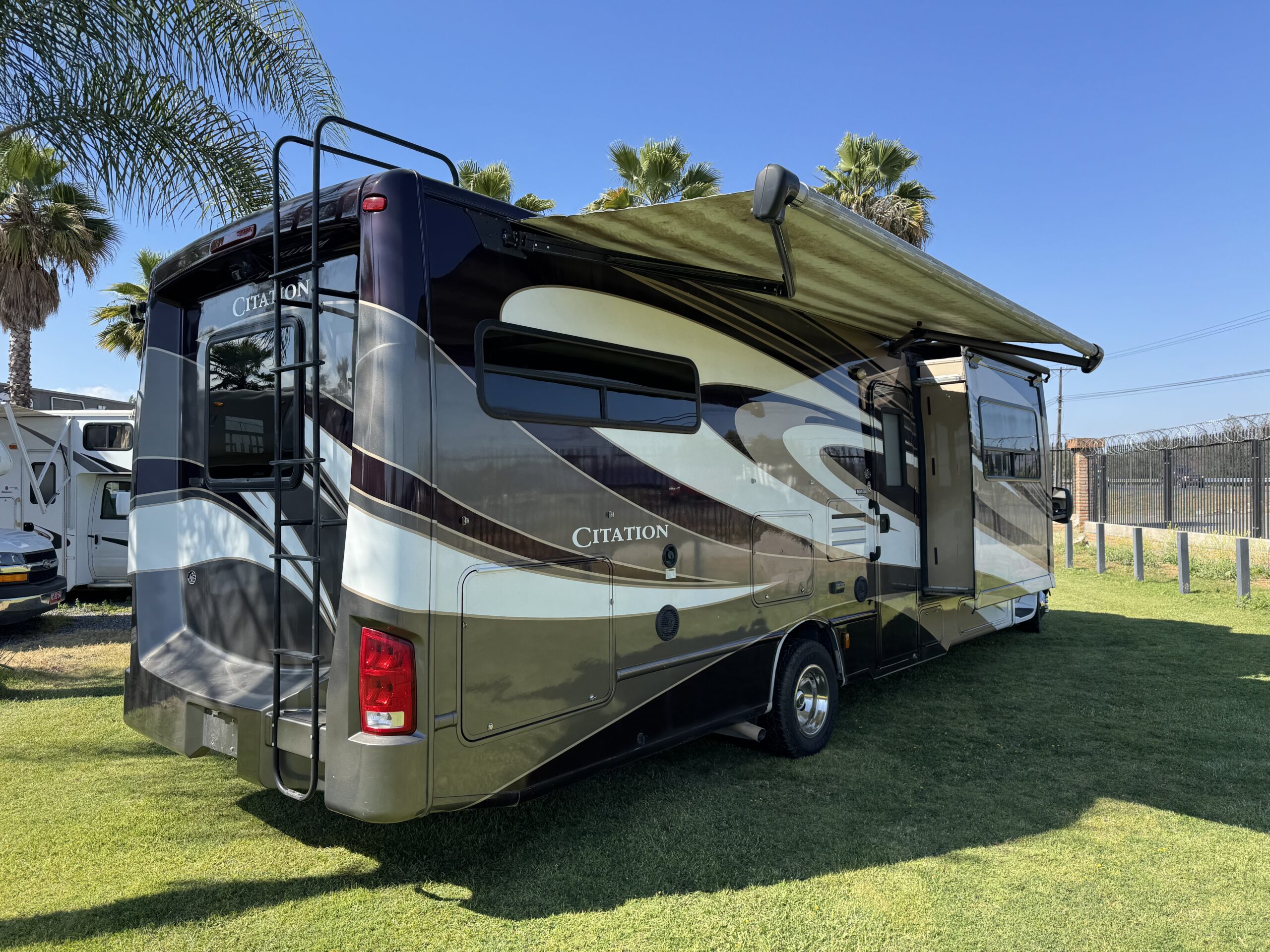 2015 Ford E-450 Citation by Thor - Imagen 3