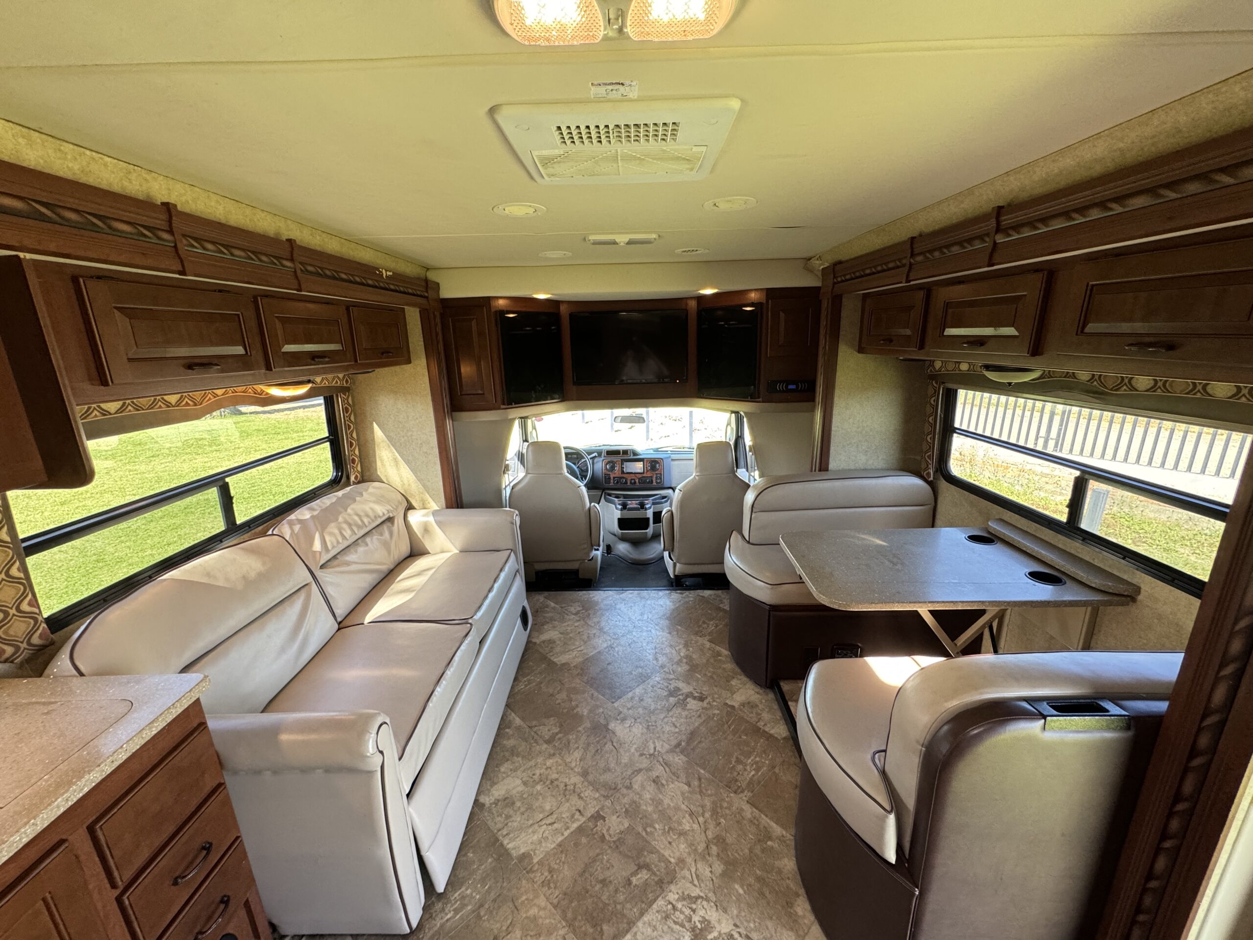 2015 Ford E-450 Citation by Thor - Imagen 6
