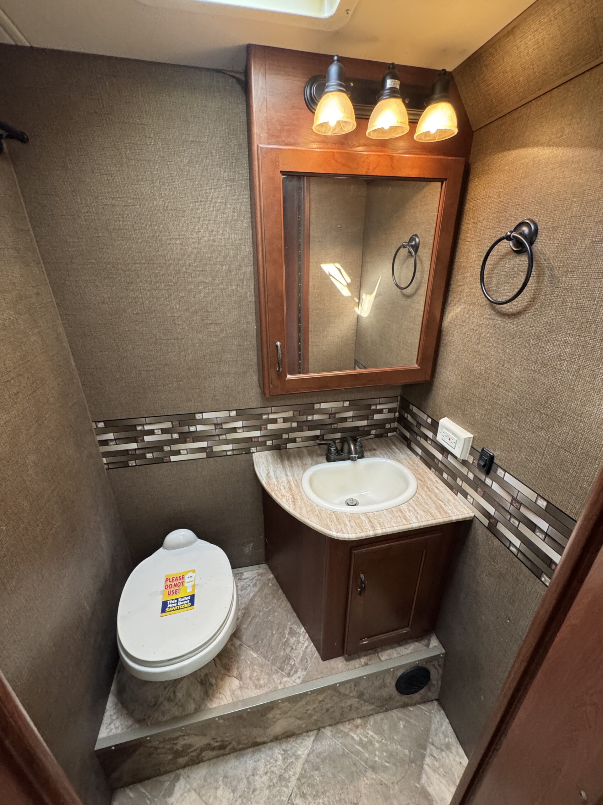 2015 Ford E-450 Citation by Thor - Imagen 11