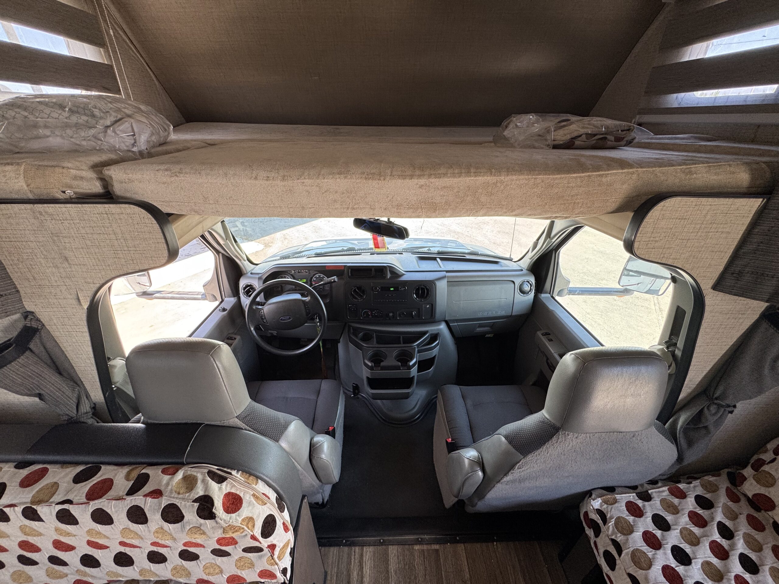 2018 Ford E-350 Majestic - Imagen 7