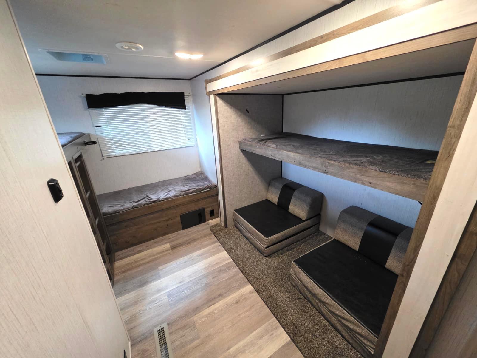 2023 Heartland Pioneer 32LX - Imagen 9