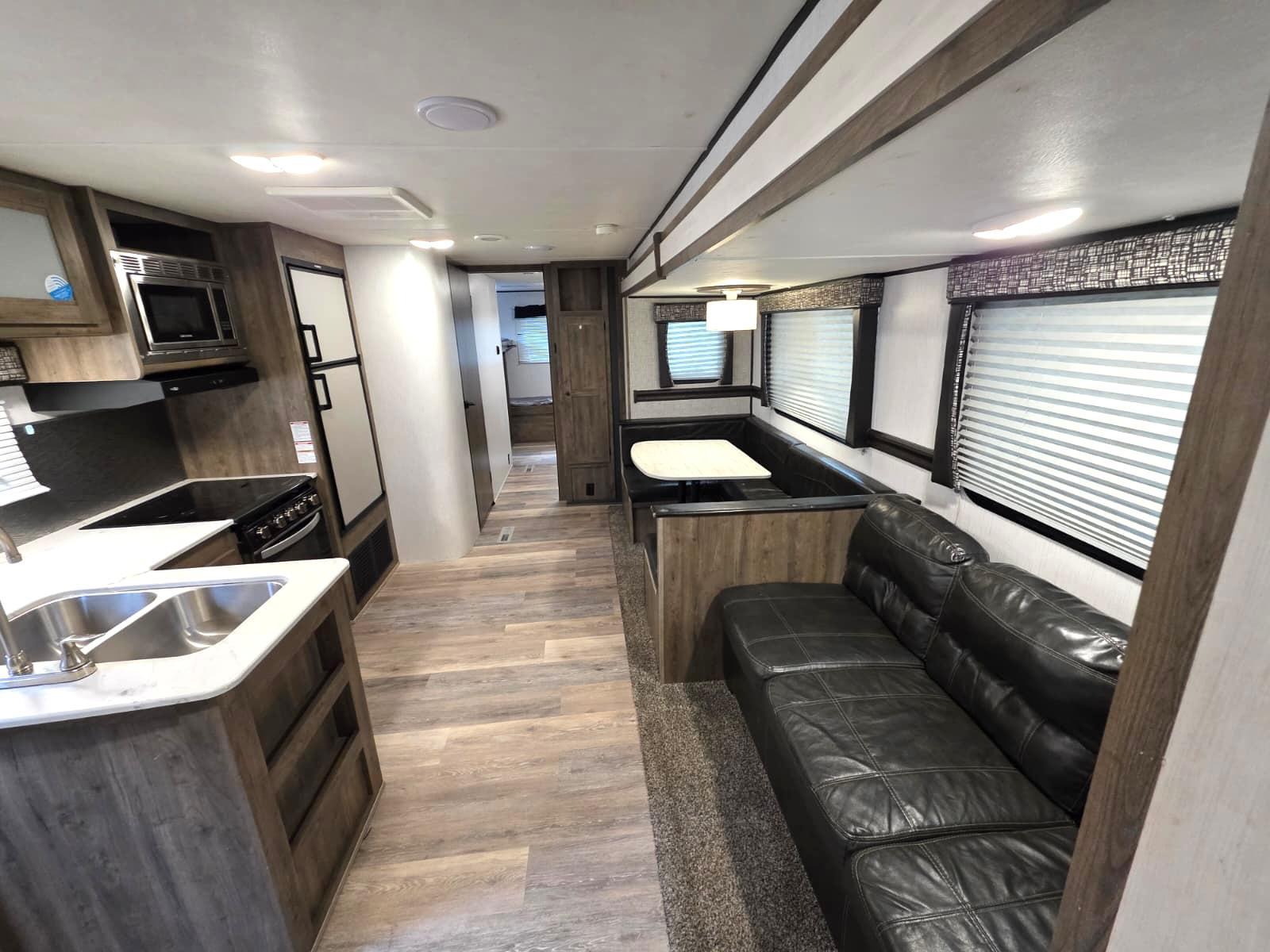 2023 Heartland Pioneer 32LX - Imagen 4
