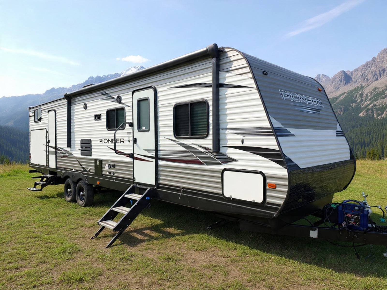 2023 Heartland Pioneer 32LX - Imagen 2