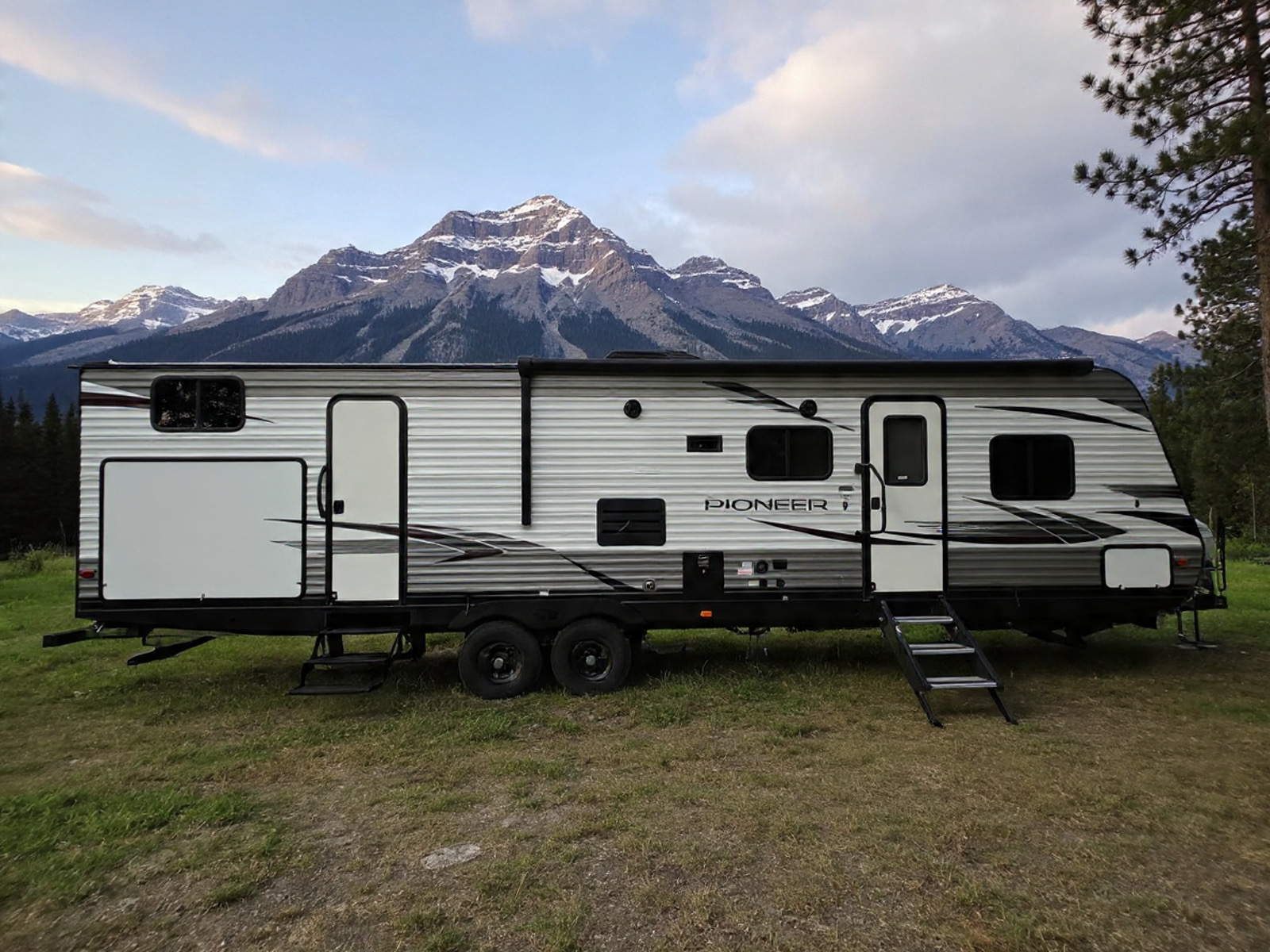 2023 Heartland Pioneer 32LX