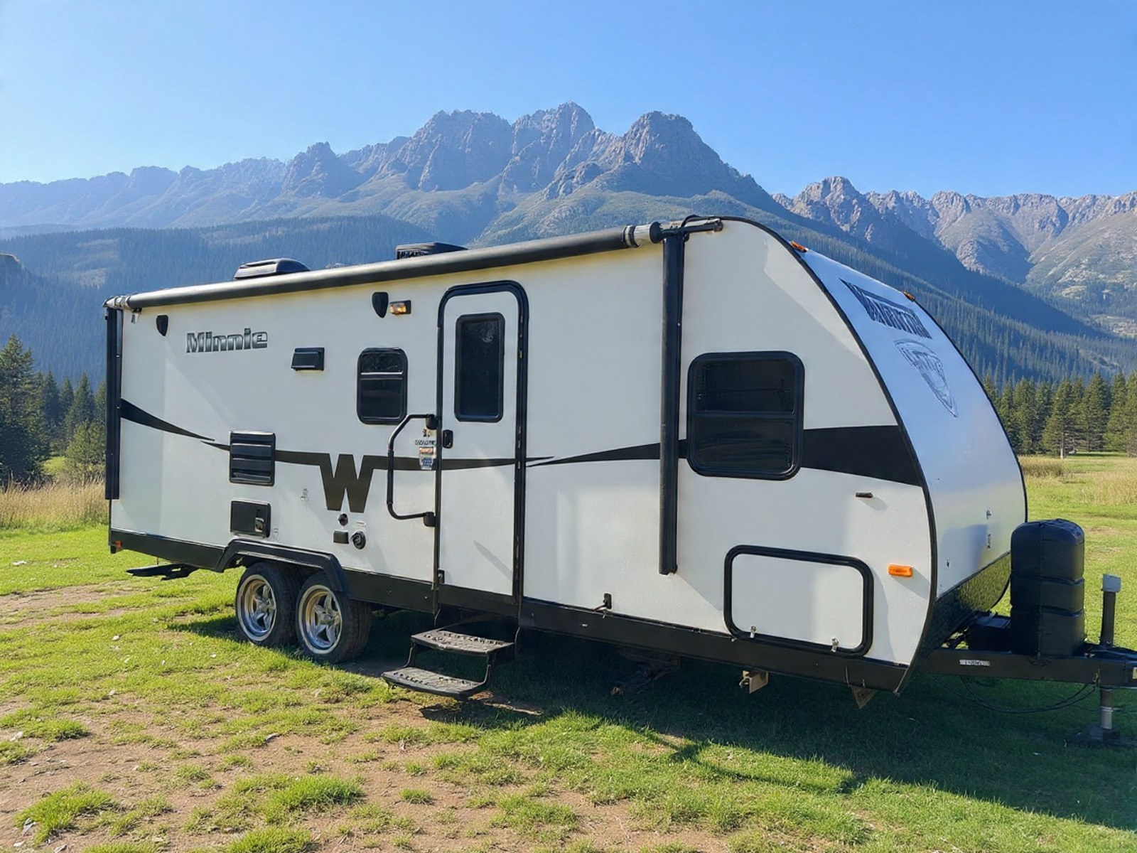 2016 Winnebago Minnie 2451BHS