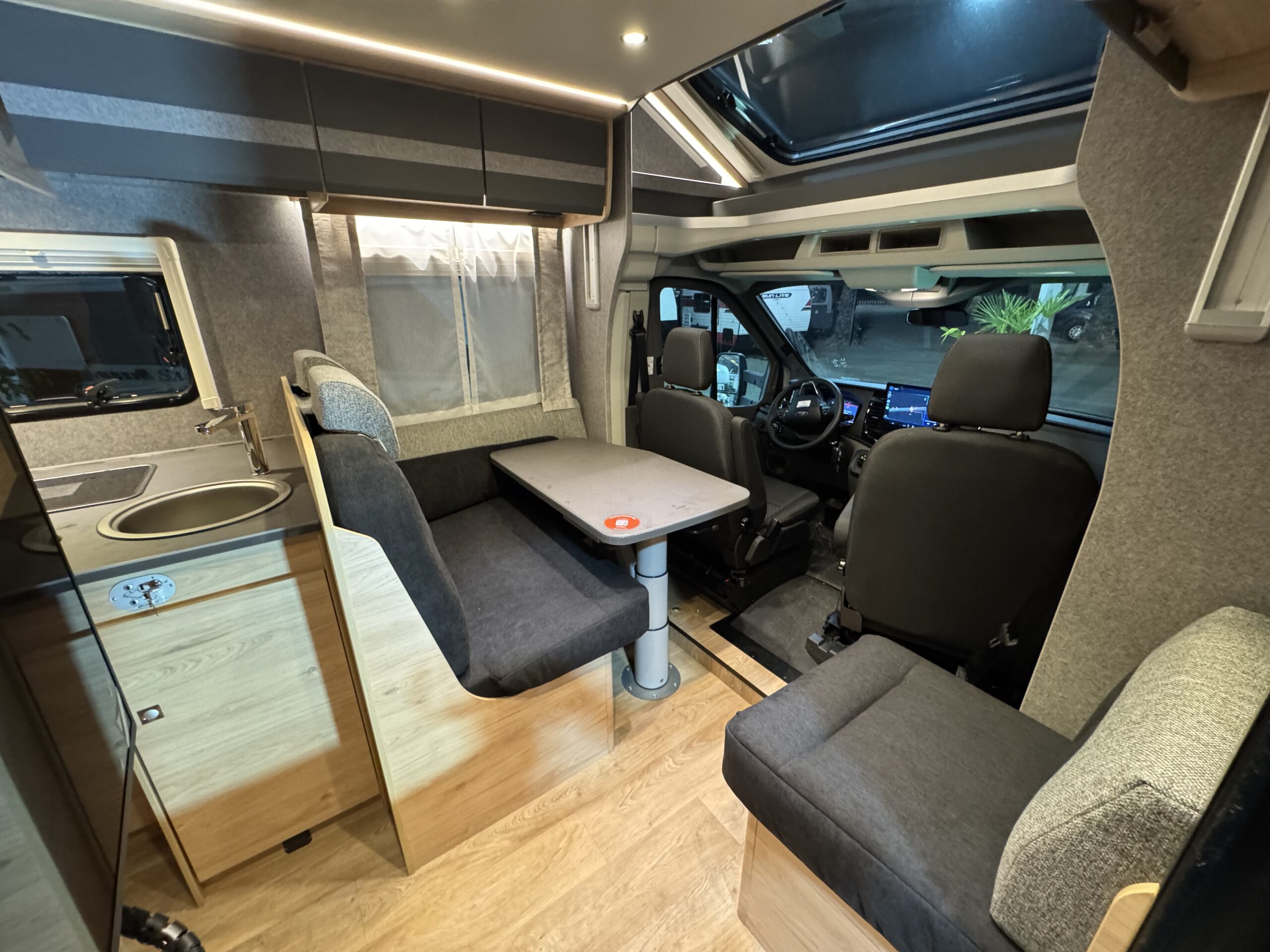 2026 Ford Transit Dethleffs T6815 2.0TDci automático 0 km. - Imagen 7